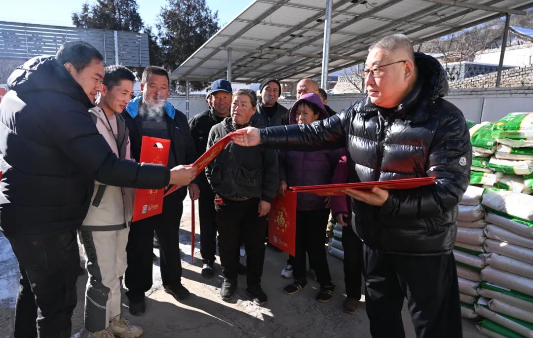 Bwin必赢网站入口深入帮扶村开展“迎新春 送温暖”走访慰问活动