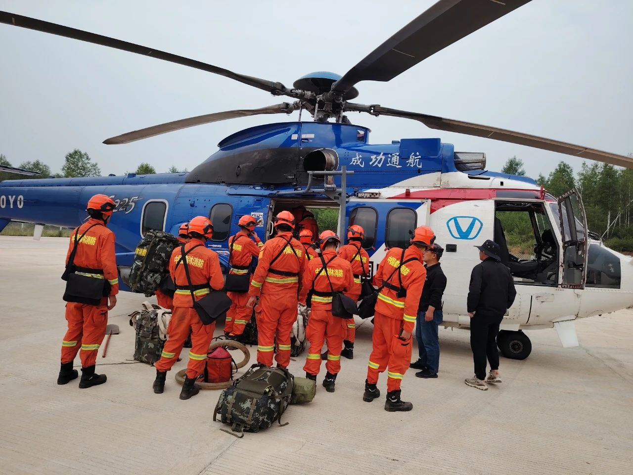 千里驰援斗火魔 连续作战显神威 --成功通航参加大兴安岭森林火灾救援工作