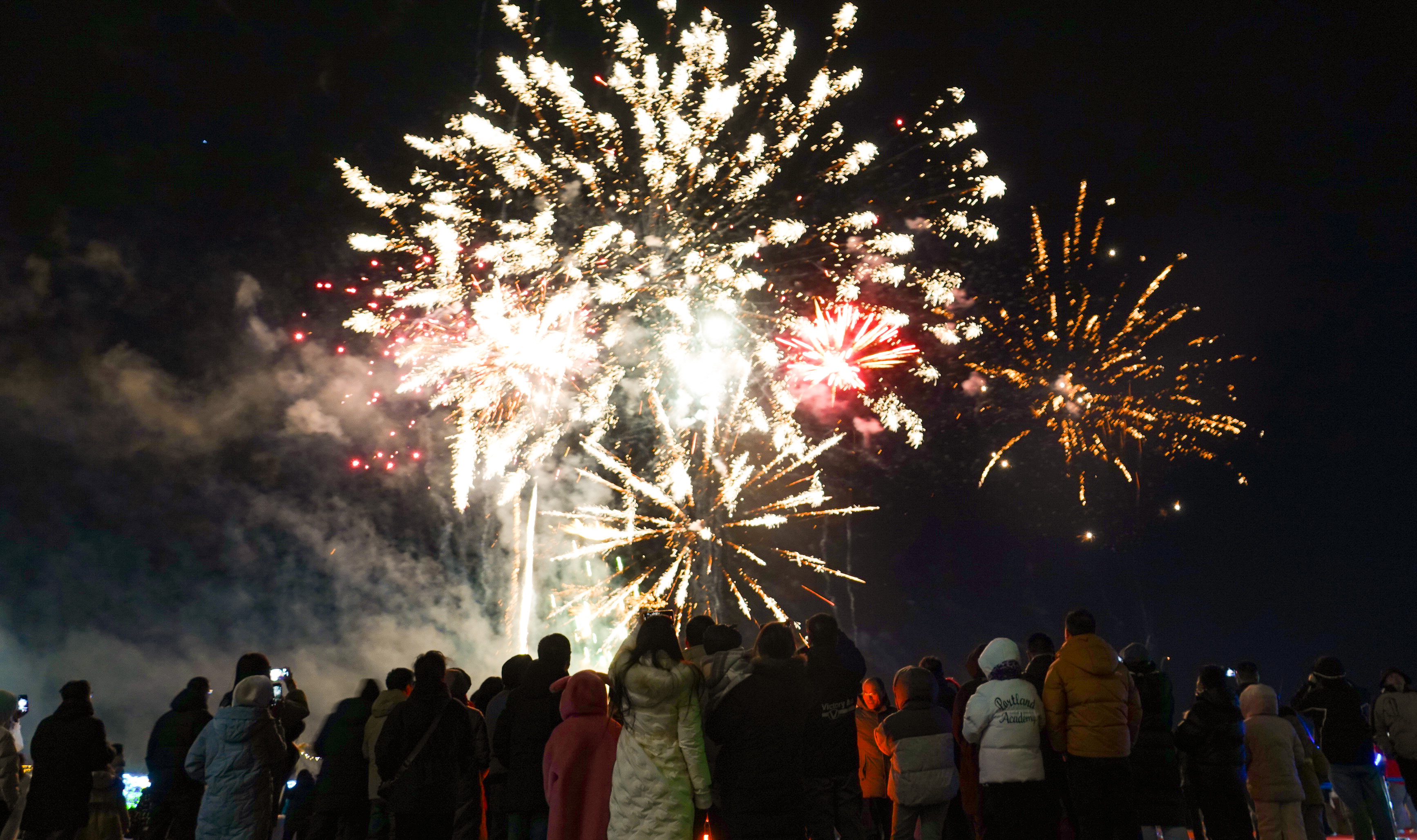 灯耀成功路·驾享团圆时，成功汽车元宵嘉年华圆满落幕